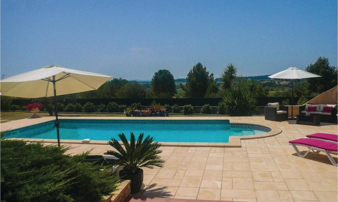 Creissan Casa | Amazing home in Creissan with 3 Bedrooms, WiFi and Outdoor swimming pool