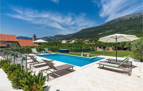 Kastela Casa | Amazing Home In Kastel Luksic