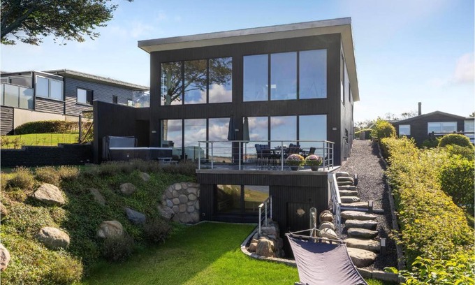 Hjarbæk Casa | Amazing Home In Løgstrup With Wifi