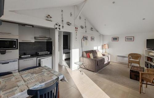 La Gueriniere Casa | Amazing Home In La Gueriniere With Wifi