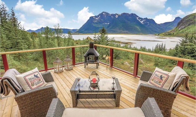 Valberg Casa | Amazing Home In Leknes With Kitchen
