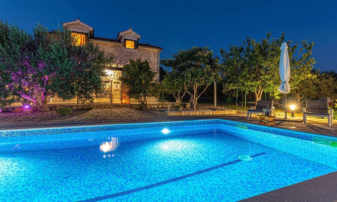 Lozovac Casa | Increíble casa en Lozovac con cocina.