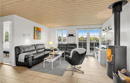 Øhuse Casa | Amazing Home In Ulfborg With Kitchen