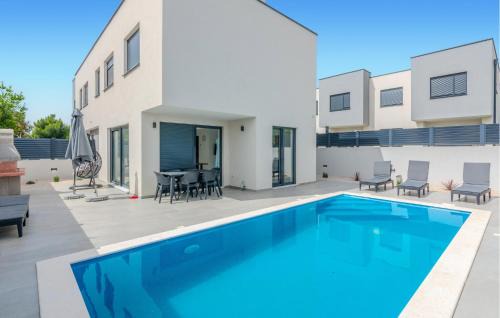 Vrsi Casa | Amazing Home In Vrsi With Wifi