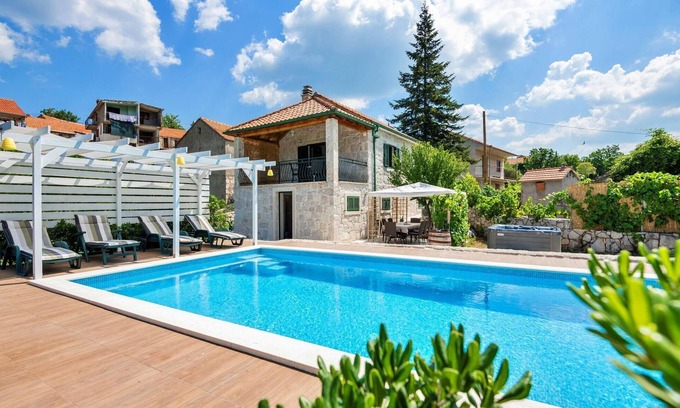 Zagvozd Casa | Increíble casa en Zagvozd con jacuzzi