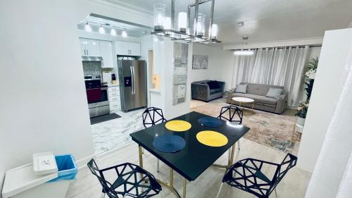 Toronto Apartamento | Amazing Home Near Toronto Airport with 2 Parking