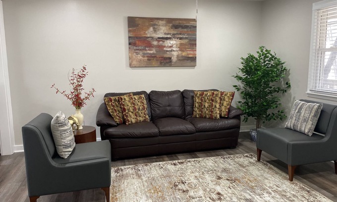 Cumming Casa | Amazing House 3 min to Lake Lanier Sleeps 6
