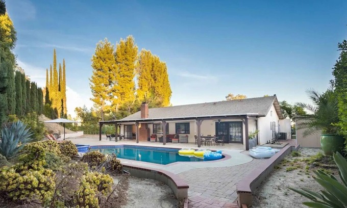 Granada Hills North Casa | Amazing House w/Pool and Spa Near Golf Course
