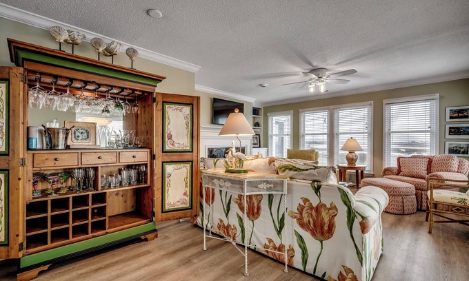 Murrells Inlet Casa | Amazing Inlet Views! End Unit Townhouse, Pool, Kayaks Incl, St Park Beach Pass Included