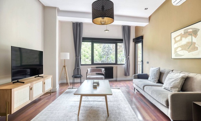 Jeronimos Apartamento | Amazing Jerónimos 3BR, in the best area of Madrid, by Blueground