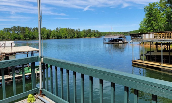 Gainesville Cabaña | Amazing Lake Front Cottage with Dock and Firepit