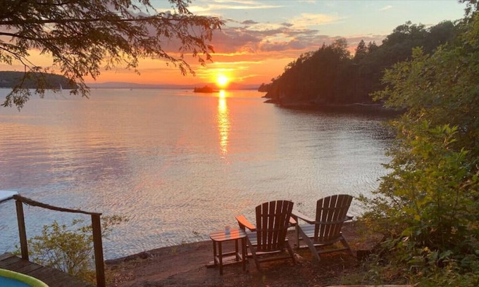 Colchester Cabina | Amazing Lakefront Cabin with Great Swimming & Epic Views