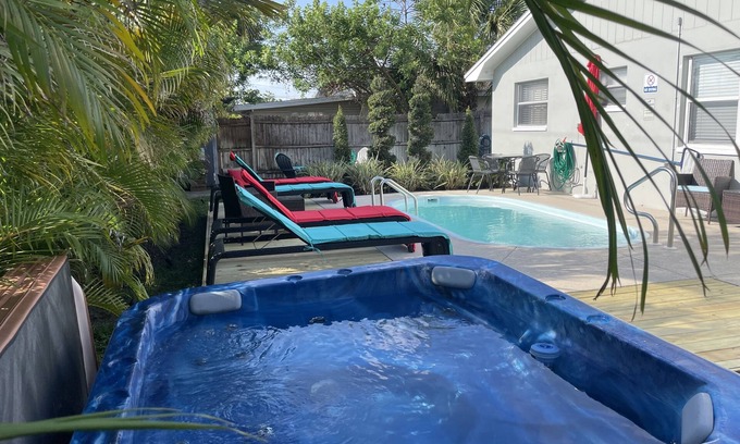 Dunedin Casa | AMAZING LARGE VACATION HEATED POOL & HOT TUB HOME DUNEDIN CLEARWATER!