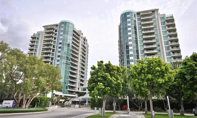 Irvine Business Complex Casa | Amazing Location in Heart of Irvine