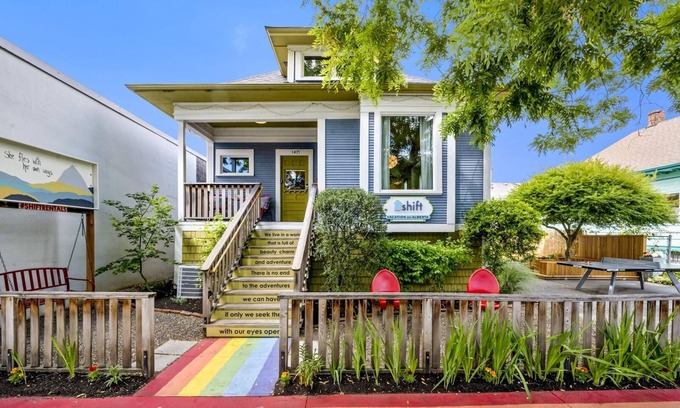 Alberta Casa | Increíble ubicación, decoración moderna, ideal para familias en Alberta Arts District.