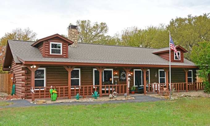Granbury Cabina | Amazing Log Home on 4 acres