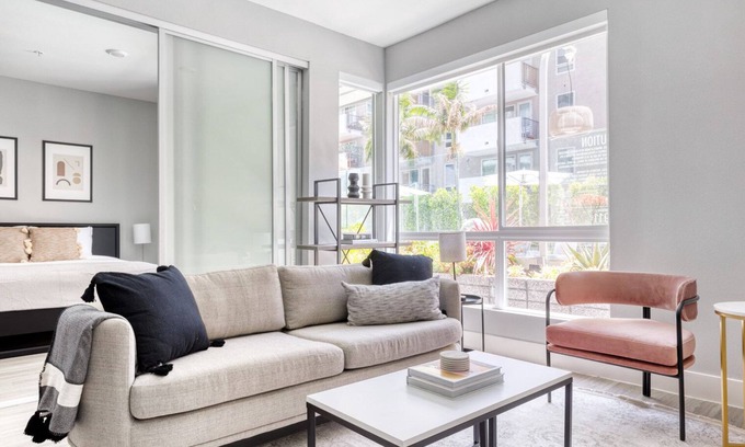 Downtown Long Beach Apartamento | Amazing Long Beach 1BR w/ Pool & Gym, walk to Ocean Blvd, by Blueground