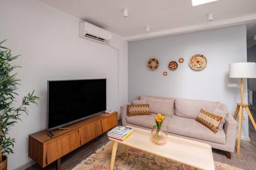 Macka Apartamento | Amazing Luxury Duplex High Ceiling Patio! #403