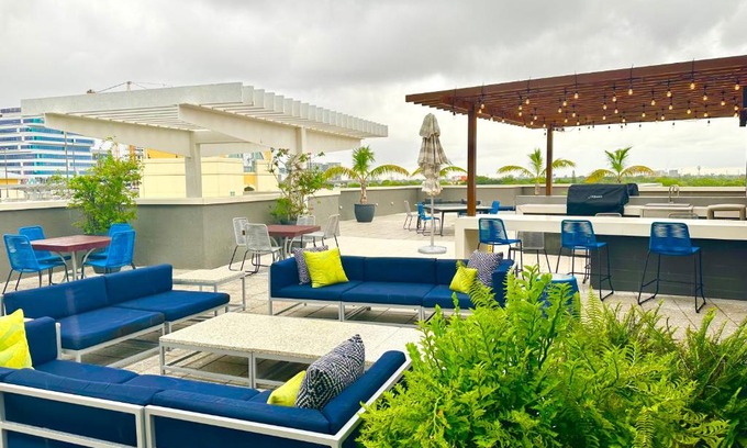 Midtown Apartamento | Amazing MidBlock Miami 2 bedrm Loft with Free Parking