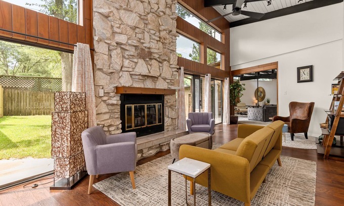 Panorama Village Casa | Amazing Midcentury Modern Home in Golf Course