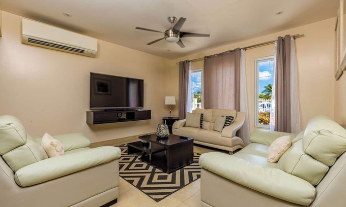 Paradera Villa | Amazing Modern 4BR3BA Villa w/ Large Private Pool