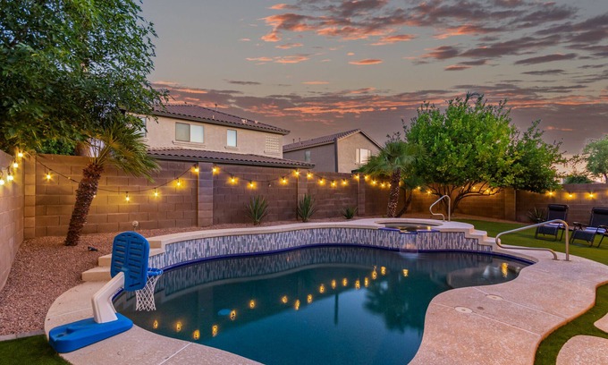 Seville Casa | Amazing Modern 5/4 with Heated Pool Golf Community