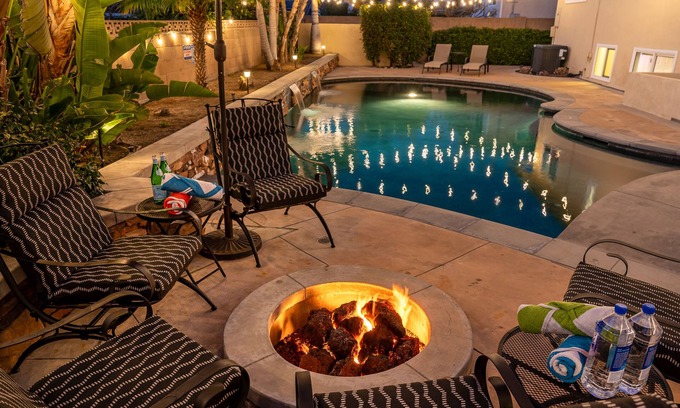 Southeast Anaheim Casa | Amazing Modern Pool House near Disneyland