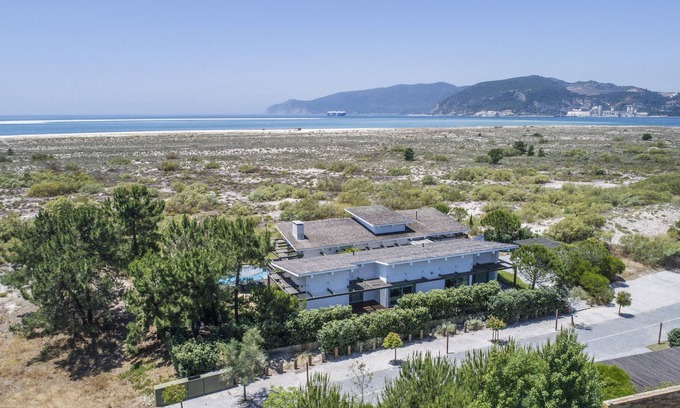 Carvalhal Villa | Increíble y moderna villa para 8 personas, a poca distancia de la playa y del golf.