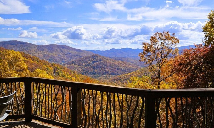 Laurel Ridge Cabina | Amazing Mountain Views ~ Black Mnt~ Asheville Cabin Hot Tub