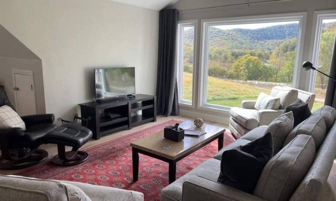 Mills River Casa | Amazing Mountain View- Quiet Countryside Near Hikes, Biking Trails & Breweries!