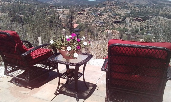 Prescott Casa | Unidad de suelo en la cima de la montaña privada y espaciosa con vistas increíbles!