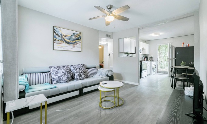Riverview Casa | Amazing “NEW” Cottage. Minutes To Airport & Downtown