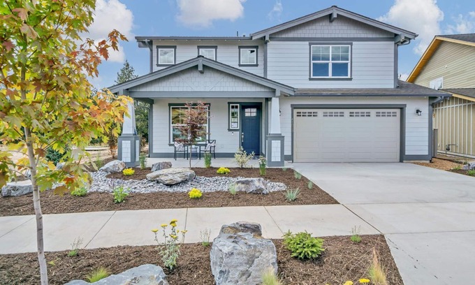 Southeast Bend Casa | Amazing New Home in Bend...with hot tub!