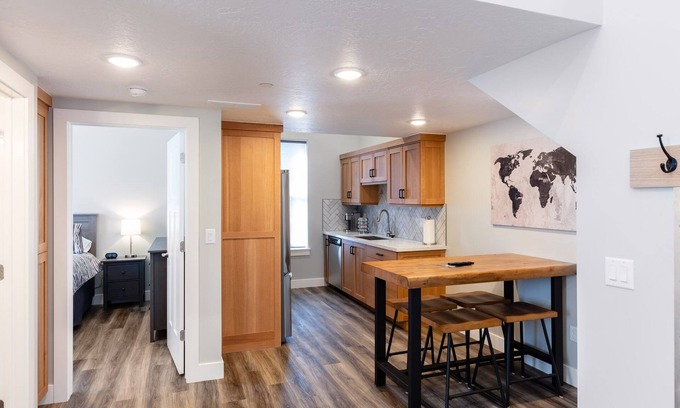 Cottonwood Heights Apartamento | Amazing new 2BR unit 2 min from Big Cottonwood Canyon- located for ski access!