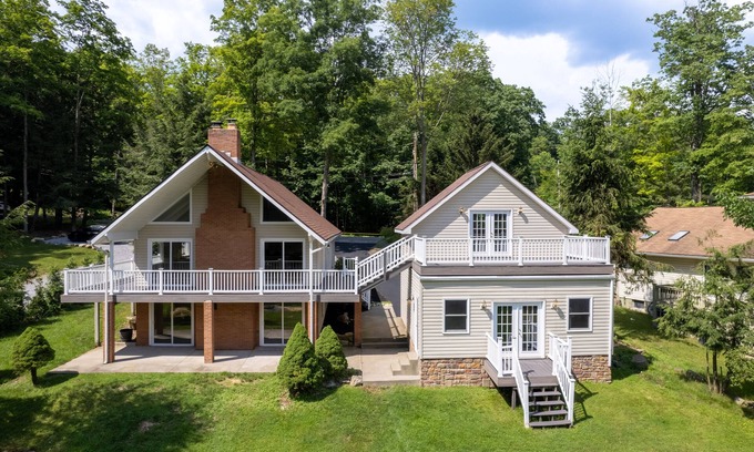 Treasure Lake Chalet De Esquí | Amazing Newly Remodeled Waterfront Home