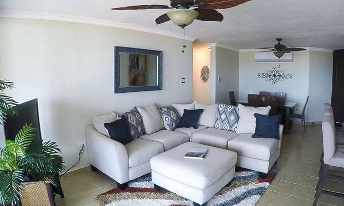 Sardinera Condominio | Increíble vista al mar y al puerto deportivo Condo de lujo, todo nuevo