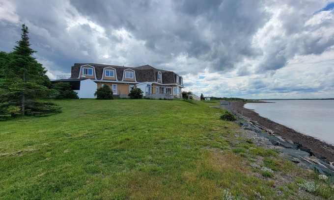 Baie-Sainte-Anne Apartamento | Amazing ocean views in tranquil acadian village.