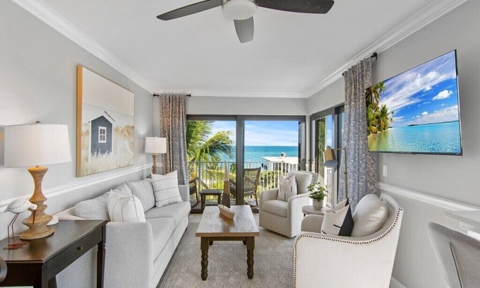 Central Beach Condominio | AMAZING OCEAN FRONT CONDO - TOP FLOOR - OCEAN VIEWS ALL AROUND!