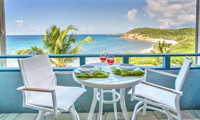 Bolongo Bay Condominio | Amazing ocean view condo walking distance to Bolongo beach.