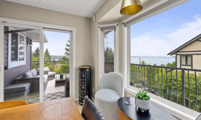 Colwood Casa | Amazing Ocean Views, Hot Tub, Sleeps 10!