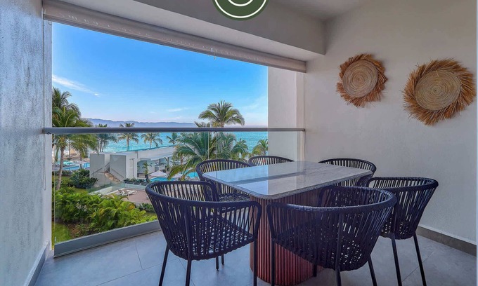Colonia Olímpica Apartamento | Stunning Oceanfront Condo - Beach Club - Pools