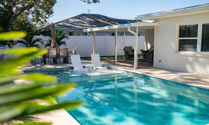 Clearwater Casa | Heated pool-Hot tub-Close to Beaches-All Amenities