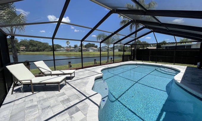 Providence Lakes Casa | Amazing Pool Oasis*15 min Downtown Tampa*Lake view