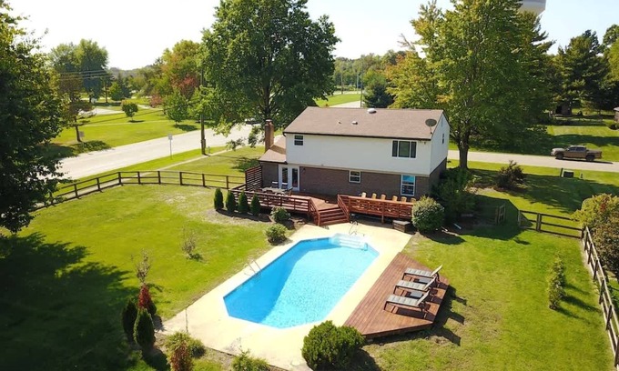 Roselawn Finance Casa | Amazing Pool & Walk to the Park