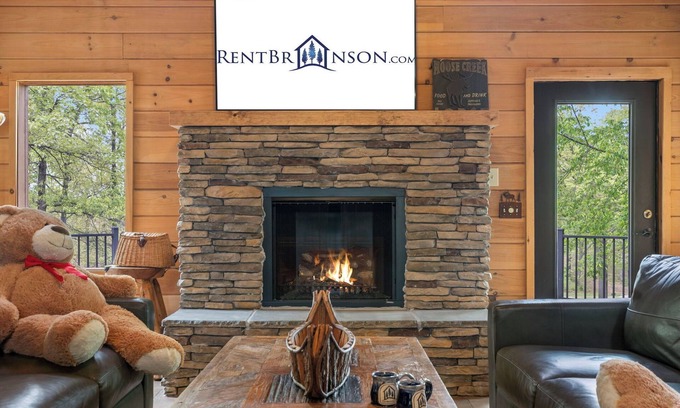 Ridgedale Cabina | Increíble cabina premium, bañera de hidromasaje, bañeras de hidromasaje, chimenea y pozo, cerca de Big Cedar - Moose Lodge