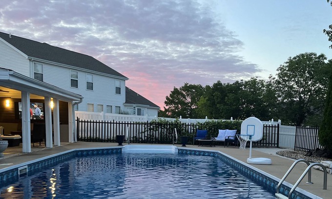Dardenne Prairie Casa | Amazing Private Pool