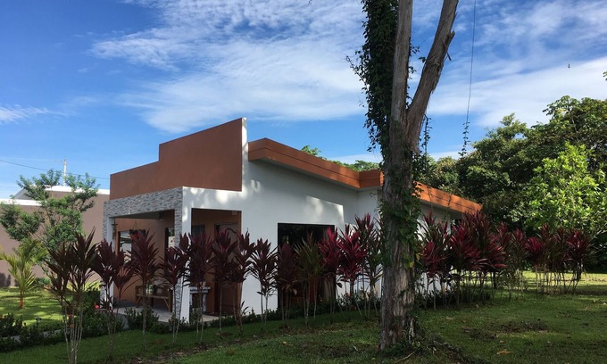 Savegre Casa | Increíble bungalow privado cerca de Manuel Antonio Beach & Park y el centro de Quepos