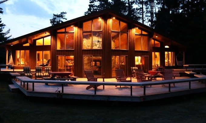 Hayward Cabina | Lodge privado en el extremo de la península, lote nivelado con Sandy Shoreline
