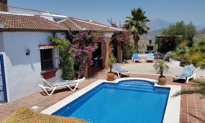 Comares Villa | Villa privada con piscina, 8x4, para 10, 4 dormitorios, wifi, vistas, parking!