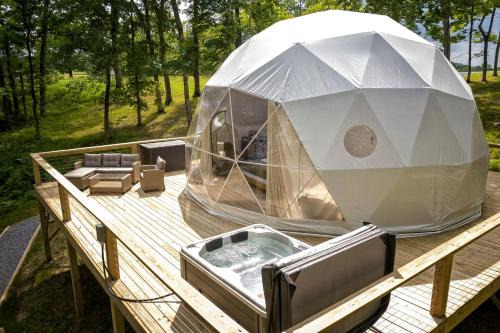 Simpson Casa | Amazing Pure Glamping Secluded Dome with Hot-tub in Grantsburg, Illinois